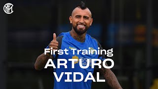 ARTURO VIDAL'S FIRST TRAINING SESSION AT INTER! #WelcomeVidal ⚫🔵🇨🇱???