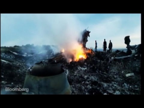 July 17 (Bloomberg) -- Malaysia Airlines Flight MH17 crashed Thursday near the Russia-Ukraine border, killing all souls on board. President Obama said his national security team is working with Ukrainian authorities to determine what happened. Bloomberg compiled raw video and photographs from the crash site. (Source: Bloomberg)