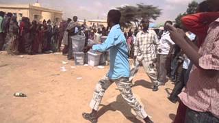 [VIDEO] People burn ballot boxes in Gardo, Puntland State of Somalia  [14 July 2013]