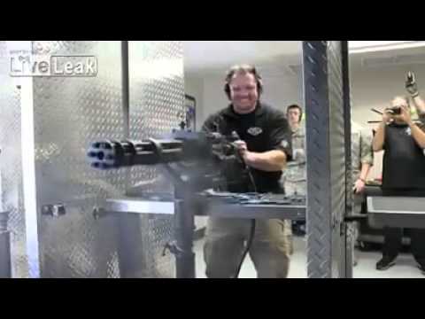 shooting 90 bullets in 1,25 sec !! Amaizing video!