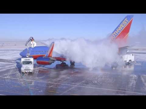 How to De-Ice a Plane feat. the Southwest Airlines Icemen!