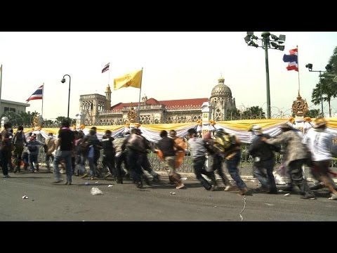 Thai police abandoned their defence of the besieged government headquarters on Tuesday, allowing unruly protesters to cross barricades in a dramatic move that eased tensions ahead of the revered King\'s birthday. Duration: 02:12