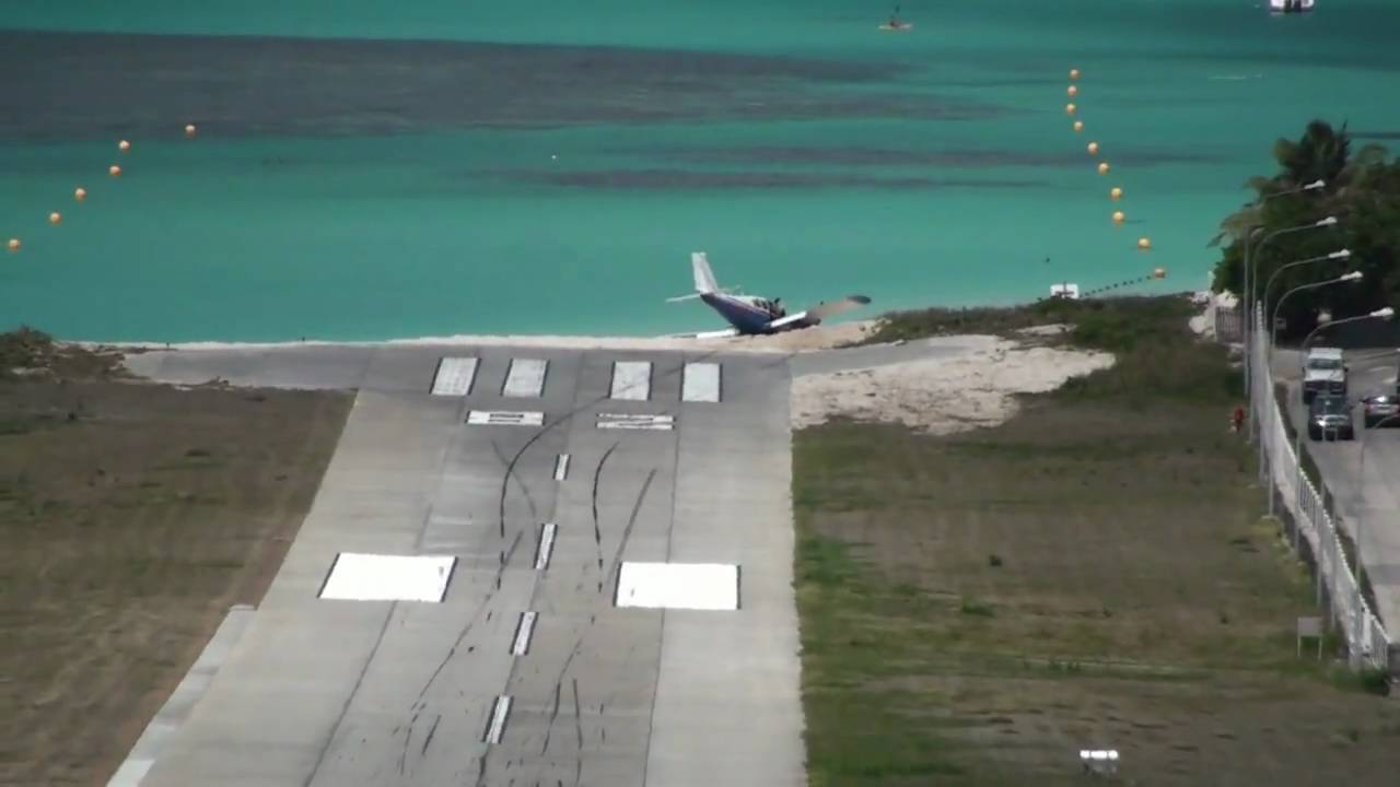 Plane Crash in the Caribbean - SBH St. Barth - YouTube