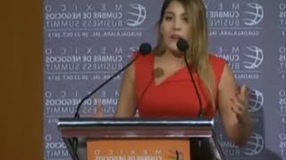 Estudiante critica a Peña Nieto en Cumbre de Negocios