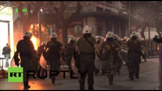 Грецию захлестнули беспорядки после убийства антифашиста