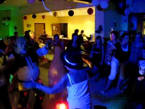 Animafete Dj fred Vous faite la fête, je m'occupe du reste. http://www.animafete.cabanova.com/ Musique: Footloose, bezu,la danse de Rabbi jacob,les pouces en avant, logobitombo