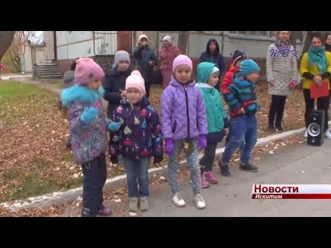 Ходить по веревкам и складывать костер научились дети во время обычной прогулки Ходить по веревкам и складывать костер научились дети во время обычной прогулки