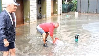 Rimini allagata dall'acqua, un decesso e tanti disagi