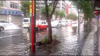 短時間大雨で冠水した大正通り