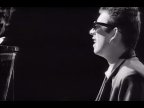 The Pogues ft. Kirsty MacColl - Fairytale of New York