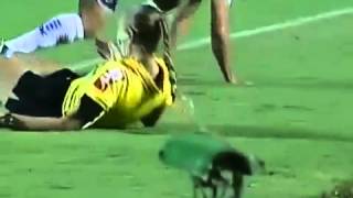 Epic Video - Player Hits Female Referee with the ball ~ Atlético GO x Paraná Clube