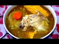 Sopa de pollo con muchos vegetales