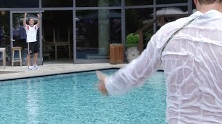 Lukas Podolski wirft Journalisten in den Pool | DFB-Trainingslager Südtirol