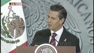 Peña Nieto no sabe decir epidemiólogos ¡y le aplauden!