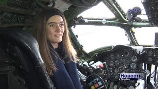 Жительница Новосибирска восстанавливает самолет на аэродроме "Бердск-Центральный"