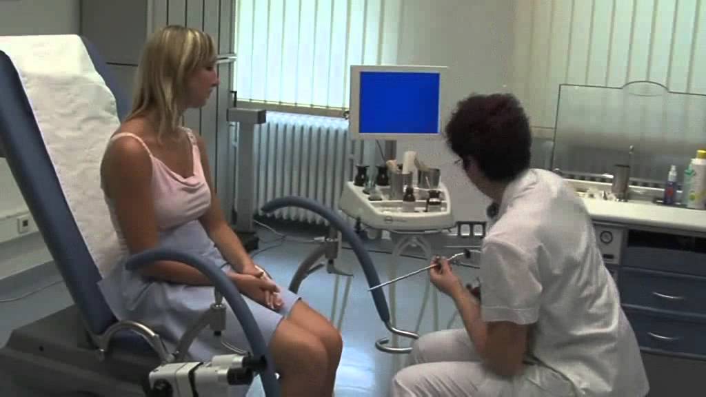 Медсестра решила пописать в кабинете гинеколога