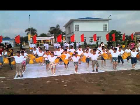 Đồng diễn các bé Mầm Non Tây Tựu 3/5/2013