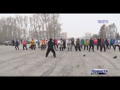 Навстречу здоровому долголетию: в Бердске впервые прошел фестиваль скандинавской ходьбы "Ходи Бердск"
