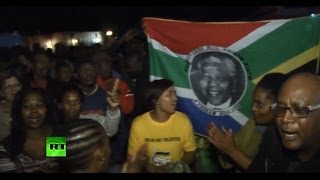 В Йоханнесбурге сотни людей пришли поблагодарить Нельсона Манделу за свободу и веру