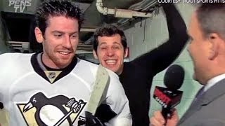 Evgeni Malkin photobombs James Neal