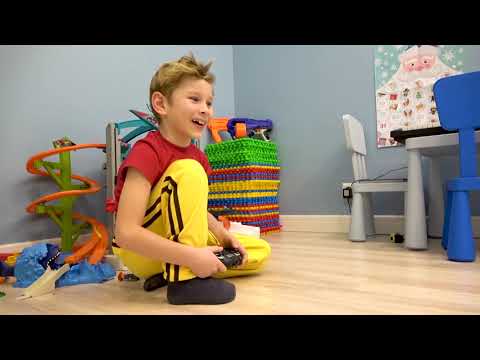 Super Lev Play with New Space Power Wheels Car and Trip to the Moon on a rocket