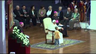 Raw: Boy Steals Spotlight From Pope Francis