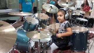 Eduarda Henklein 4anos tocando -  Cover  Highway the hell ACDC