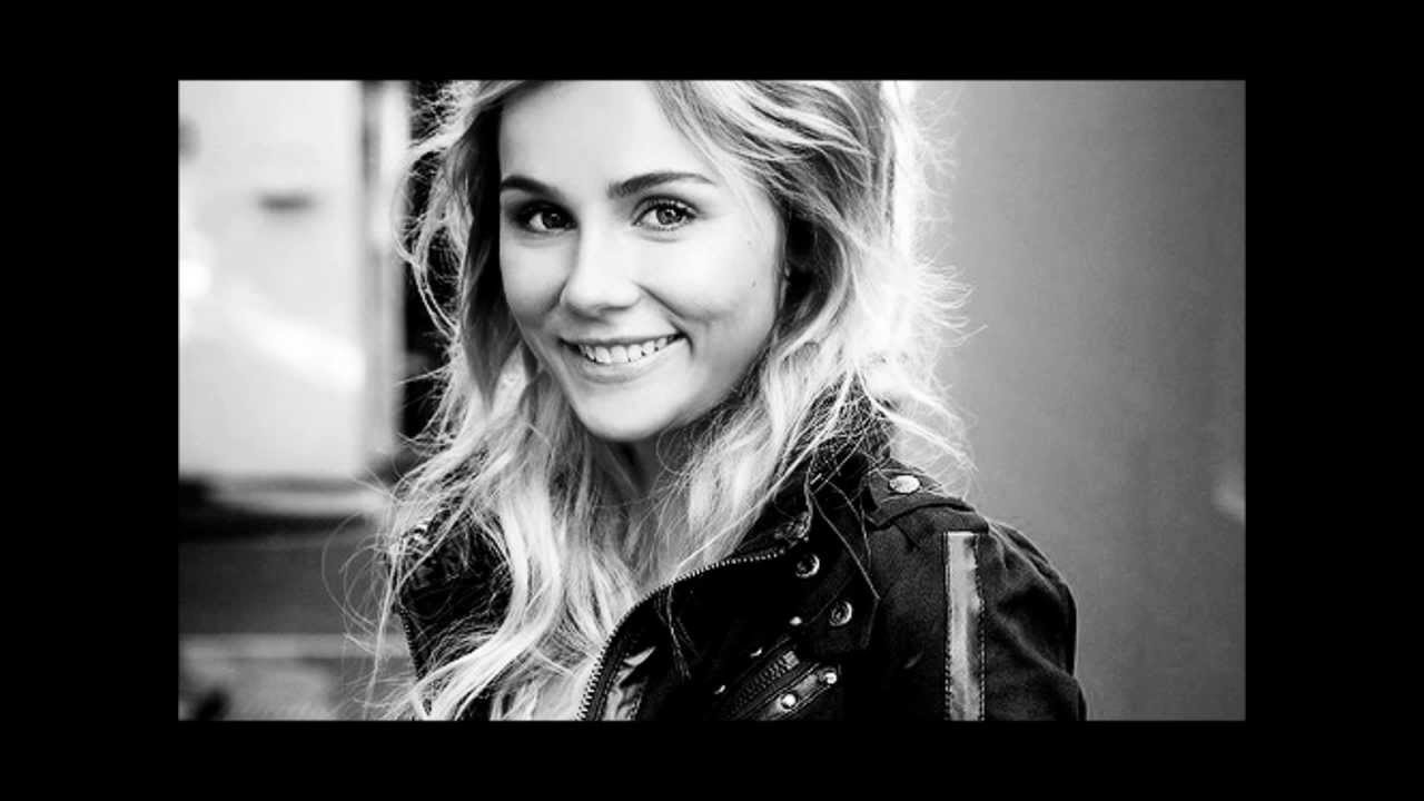 Clare Bowen desktop Wallpapers