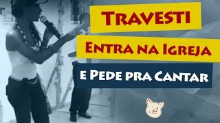 Travesti Entra na Igreja e Pede pra Cantar