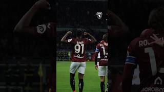 Lo Stadio Grande Torino reagisce al gol di Zapata🤯? SOUND O🔊🔊🔊???? #shorts #seriea #football