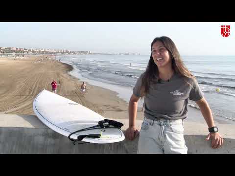 Reportaje a Mireia Cabañes, campeona valenciana de surf adaptado