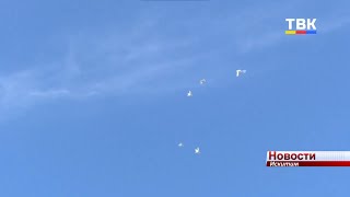 В память о воинах-искитимцах в парке запустили в небо голубей