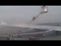 Emirates Airbus A330-200 MANUAL de-icing in Warsaw!!!