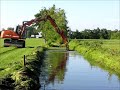 Maaikorven met atlas 1305 graafmachine in de Wilp