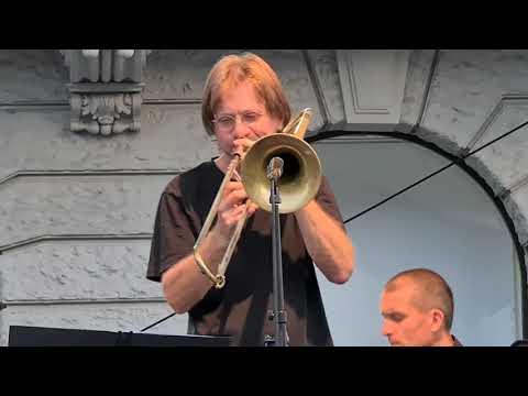 Mauro Pesenti Trio, A Child is Born