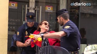 Felipe Vi: identificaciones y agresiones a personas con banderas republicanas.19 junio 2014