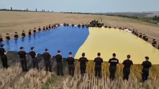 У День Державного Прапора України курсанти ХНУВС взяли участь у флешмобі «Об’єднані Україною»