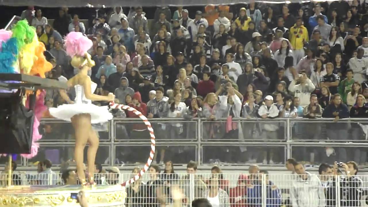Lola apresentadora russa