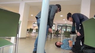 アラブ人の友達に腹痛で気絶ドッキリ　Stomacache prank!!