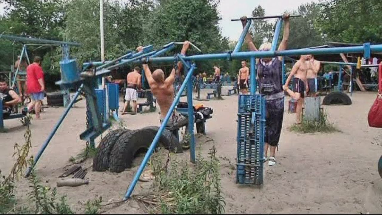 Hardcore outdoor gym in Kiev has equipment made from WWII