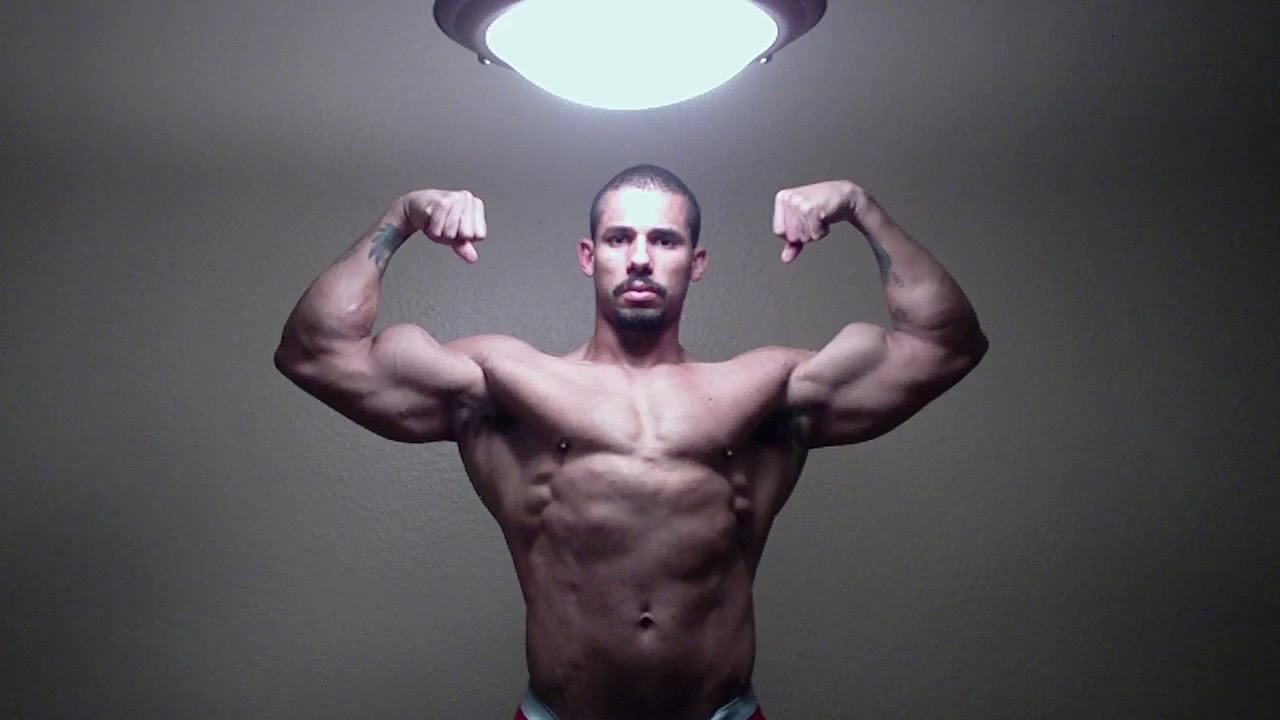Muscle Flexing Today - MUSCLE GOD Samson Biggs - Bodybuilder - 1 - YouTube