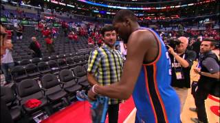 Kevin Durant Gives His Shoes to Bubba Watson