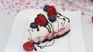 Eis-Torte mit Himbeeren und Schoko-Cookies zum Muttertag