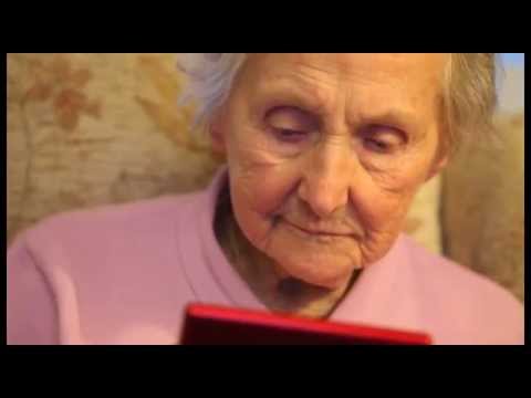 Очень старенькая бабушка, всем сердцем любящая свою портативную консоль