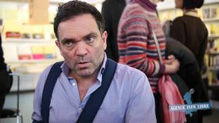 Yann Moix s'enfuit quand on le questionne sur sa préface du livre de Paul-Eric Blanrue