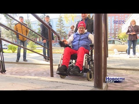 Бердчане-колясочники на улице, как на полосе препятствий Бердчане-колясочники на улице, как на полосе препятствий