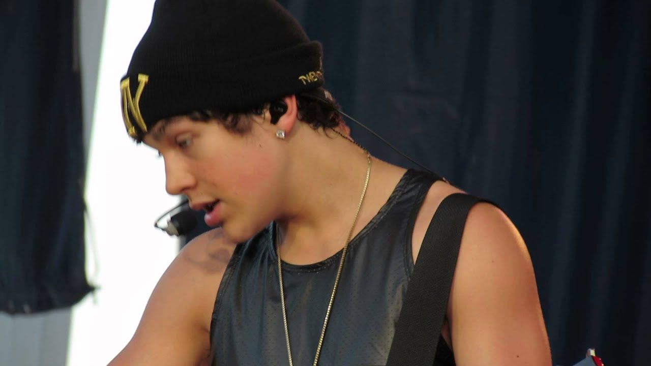 Austin Mahone singing