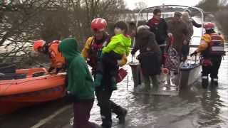 Наводнения в Англии (СЪЕМКА С ВЕРТОЛЕТА)