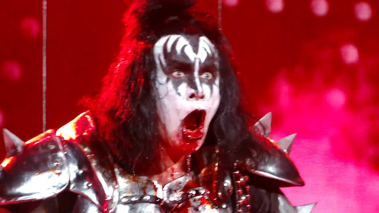 Gene Simmons Spitting Blood in Austin, Tx 12/4/2009. - YouTube