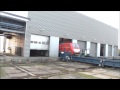 189 049 Siemens ES65F4 DB wordt bij Shunter Waalhaven naar binnen geduwd, 23 10 2012